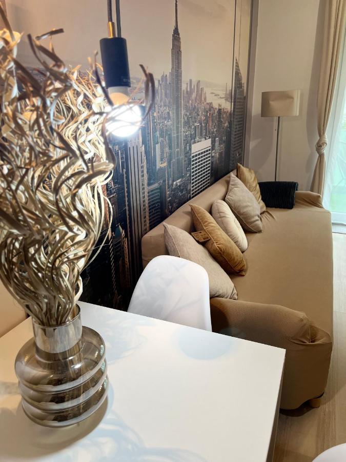Corvin Promenade Crystal Apartment Budapest Bagian luar foto