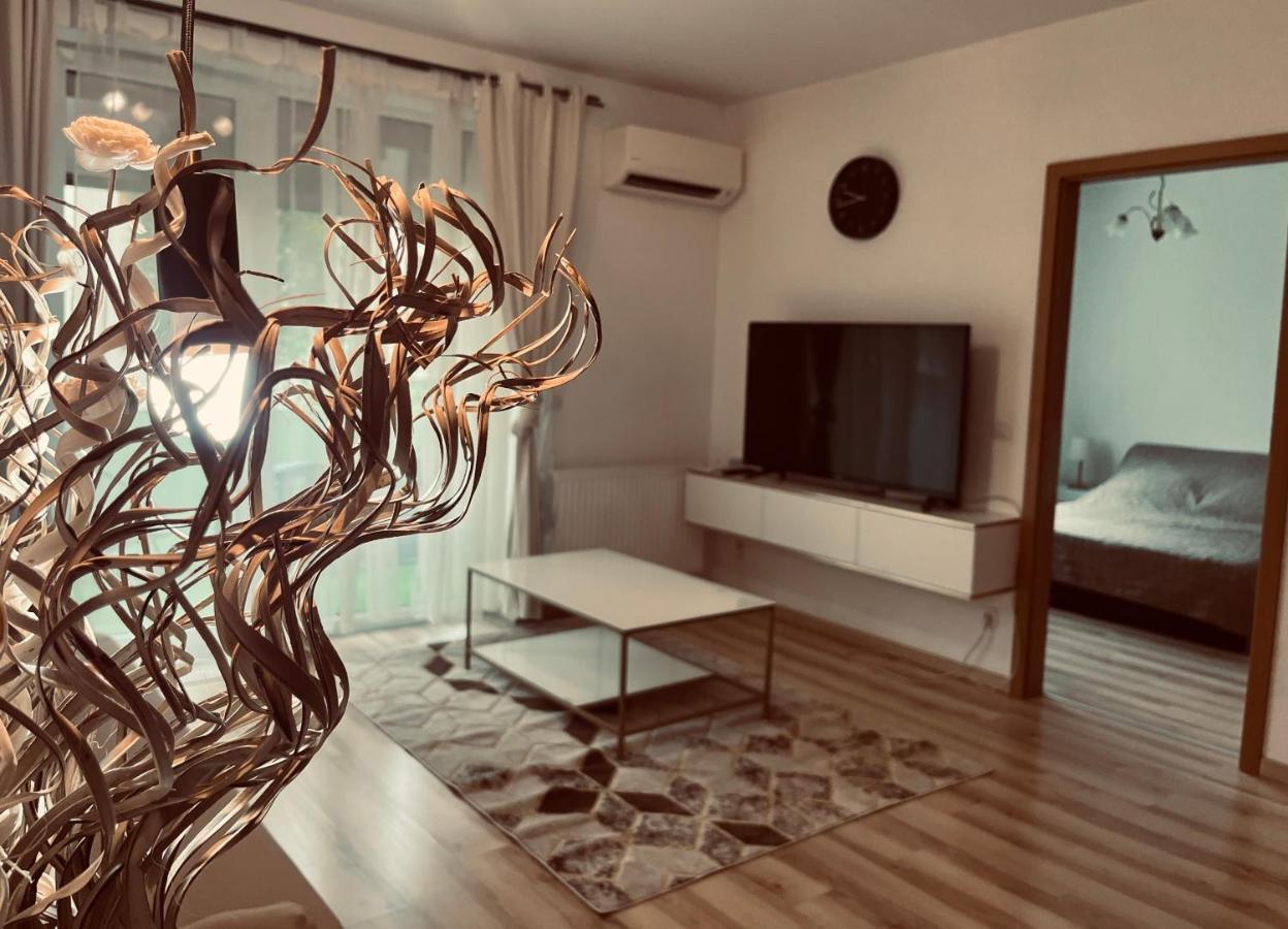 Corvin Promenade Crystal Apartment Budapest Bagian luar foto