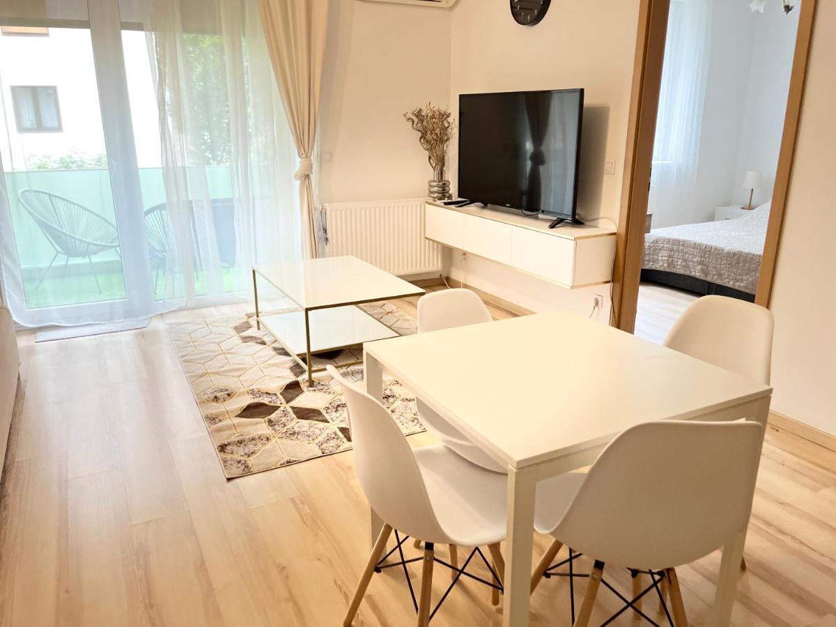 Corvin Promenade Crystal Apartment Budapest Bagian luar foto