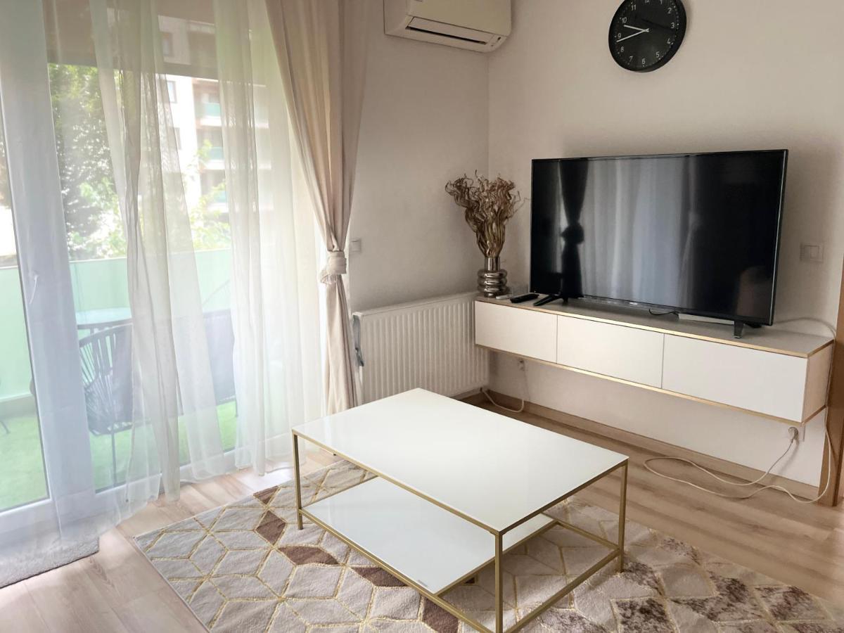 Corvin Promenade Crystal Apartment Budapest Bagian luar foto